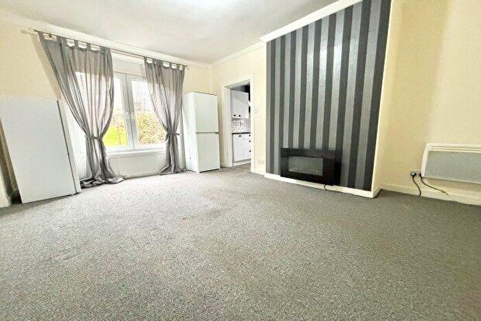 3 Bedroom Flat To Rent In Curtis Avenue, Glasgow, G44