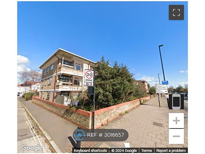 2 Bedroom Flat To Rent In Staines Road, Hounslow, TW4
