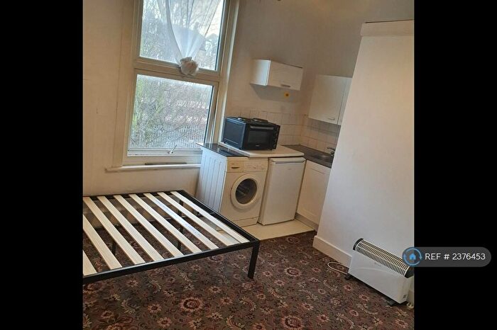 Studio To Rent In Holmdale Terrace, London, N15