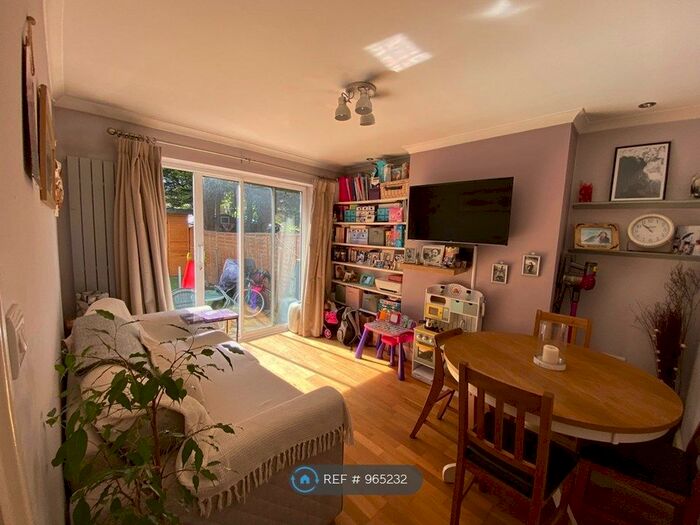 2 Bedroom Maisonette To Rent In Runnymede, London, SW19