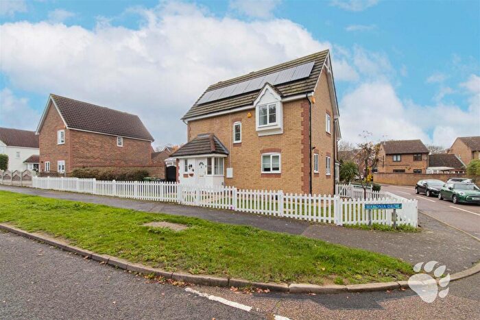 4 Bedroom Link Detached House For Sale In Nightingales, Langdon Hills, SS16