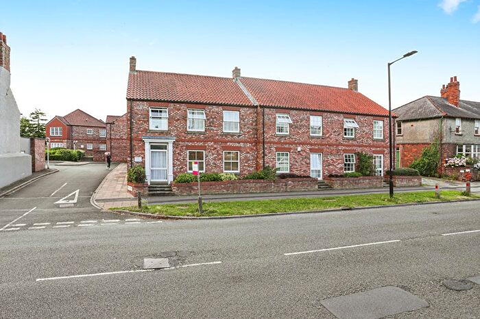 2 Bedroom Flat To Rent In St. Oswalds Court, Fulford, York, YO10