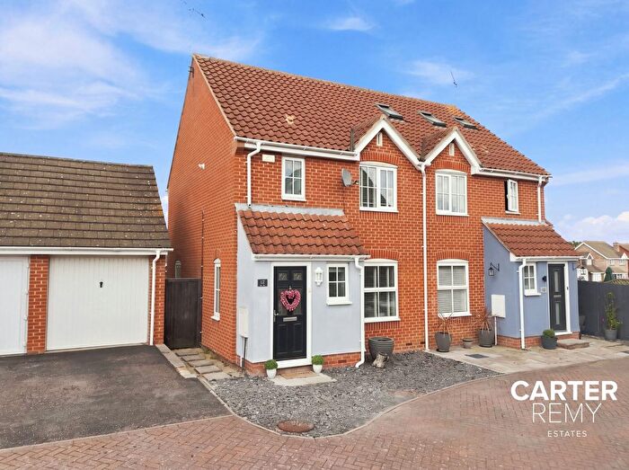 3 Bedroom Semi-detached House For Sale In Sark Grove, Wickford, SS12