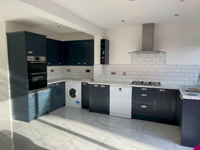 3 Bedroom Terraced House To Rent In Potters Grove, New Malden, KT3