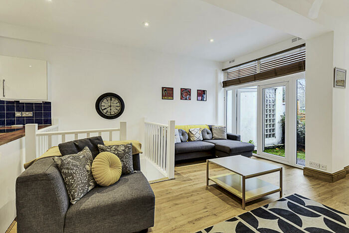 2 Bedroom Flat To Rent In Rye Apartments, East Dulwich Road, London, SE15