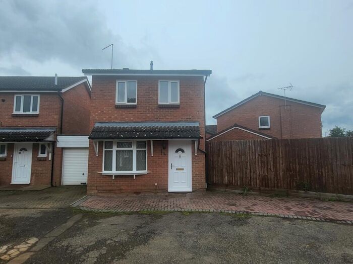 3 Bedroom Detached House To Rent In Glade Close, Northampton, NN3