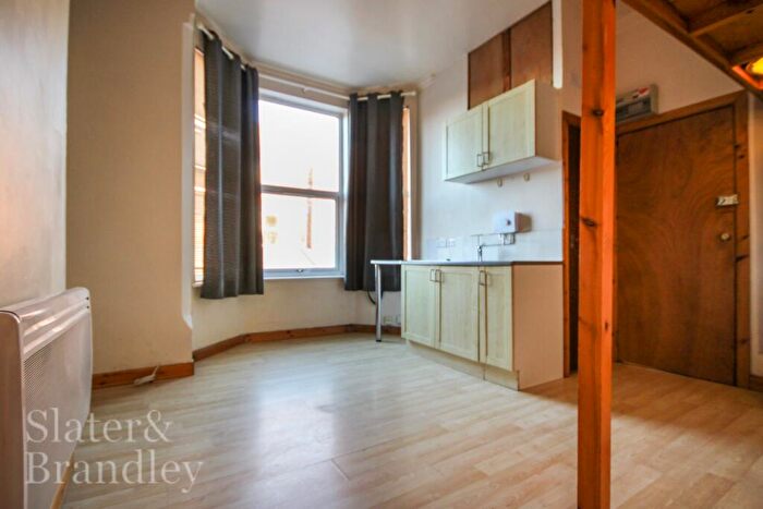 1 Bedroom Flat To Rent In Flat, Radcliffe Road, West Bridgford, Nottingham, NG2