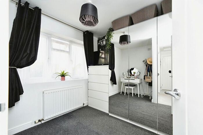 3 Bedroom Terraced House For Sale In Buckhurst Crescent, Swindon, SN3