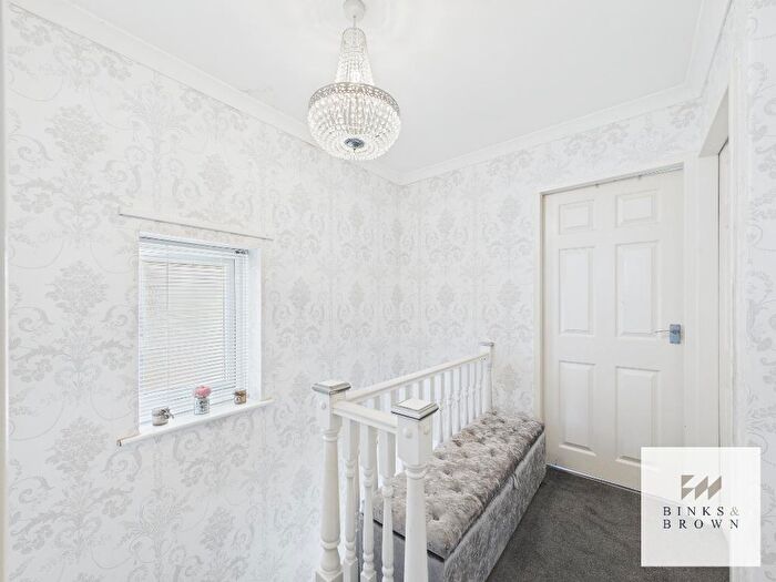 3 Bedroom Semi-Detached House For Sale In Woodbrooke Way, Corringham, Essex, SS17