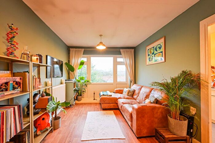 1 Bedroom Flat For Sale In Addington Road, Bow, London, E3