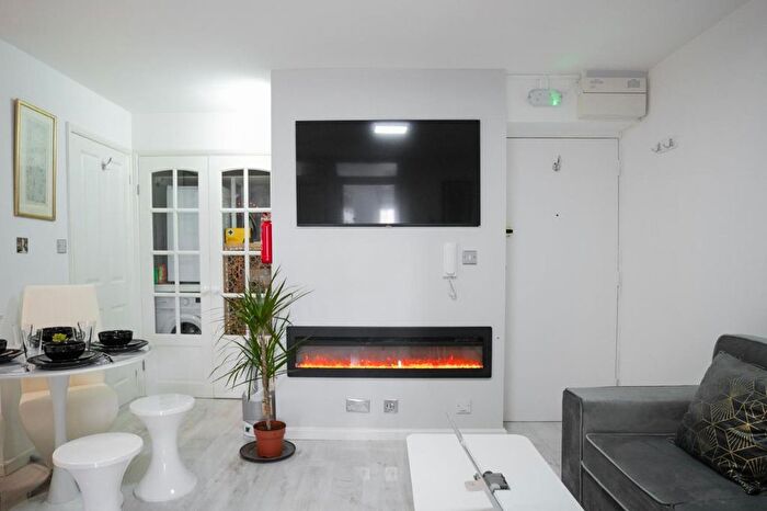 2 Bedroom Flat To Rent In Stratford, London, E15