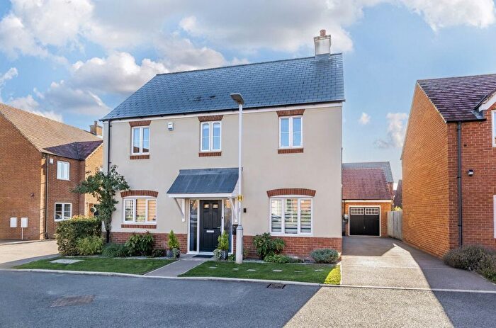4 Bedroom Detached House For Sale In Hookes Meadow, Bedford, MK43