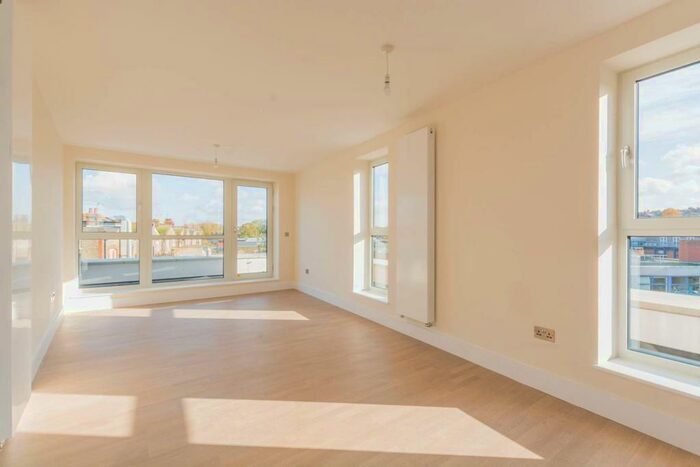 2 Bedroom Flat To Rent In St Marys Road, Hornsey, London, N8