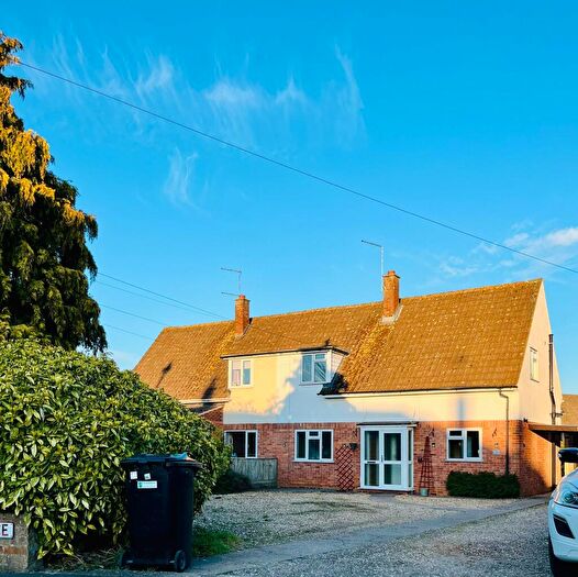 3 Bedroom Semi-Detached House For Sale In Waverley Place, Stamford, PE9