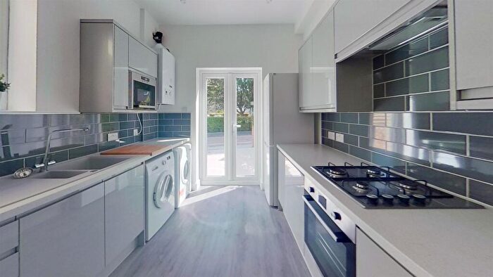 5 Bedroom Private Hall To Rent In Victory Road, Portsmouth, Portsmouth, PO1