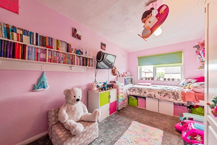 3 Bedroom End Of Terrace House For Sale In Chatsworth Road, Newark, NG24