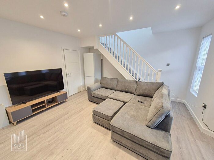 3 Bedroom Flat To Rent In Park Avenue, Enfield, N13