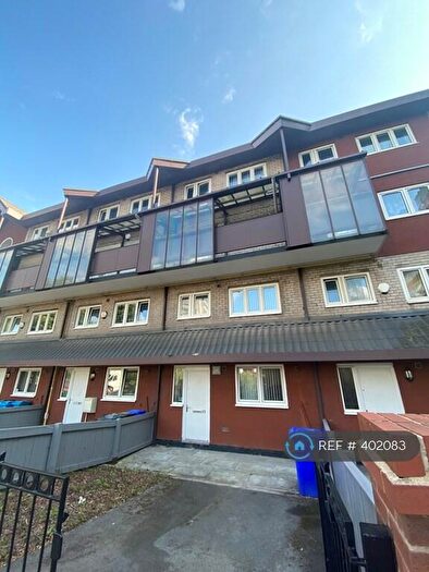 3 Bedroom Terraced House To Rent In Lockton Close, Manchester, M1