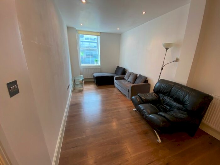 1 Bedroom Flat To Rent In High Street, Sutton, SM1