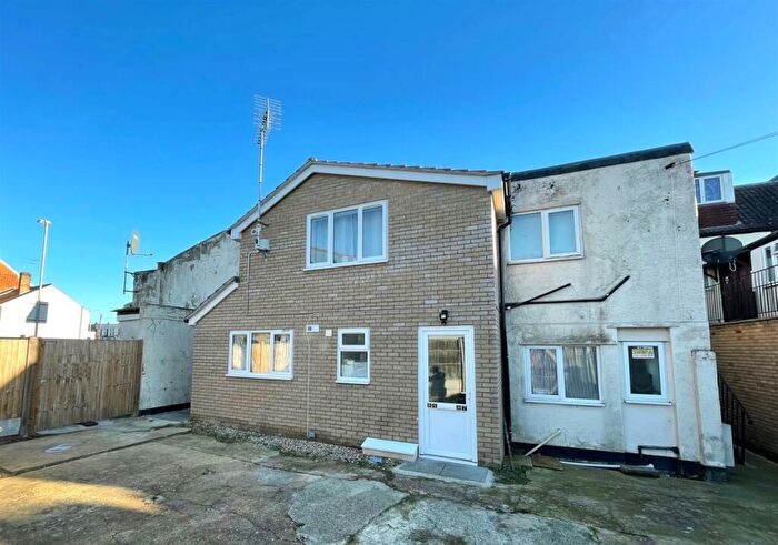 2 Bedroom Apartment For Sale In Old Road, Clacton On Sea, CO15
