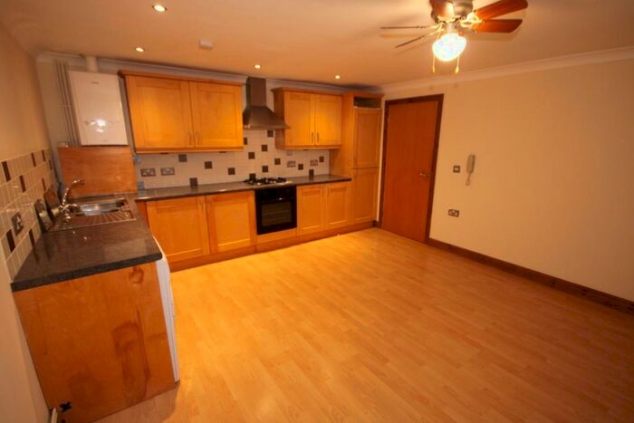 1 Bedroom Flat To Rent In Llys Newydd, SA14