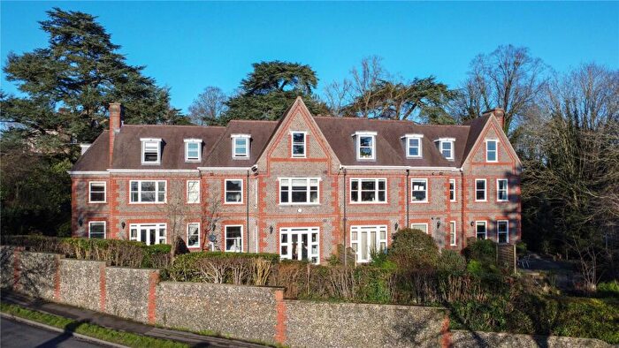 2 Bedroom Apartment To Rent In Treetops, The Mount, Reading, Berkshire, RG4