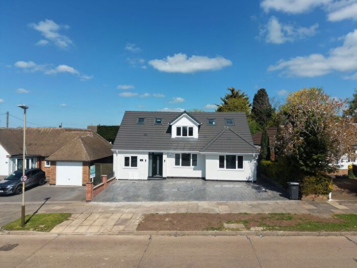 7 Bedroom Detached Bungalow For Sale In Davenport Road, Leicester, LE5