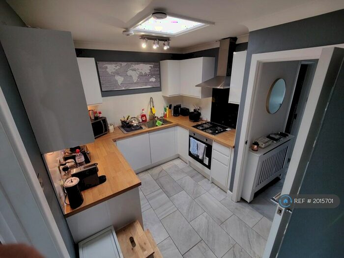 1 Bedroom Flat To Rent In Holbrooke Court, London, N7