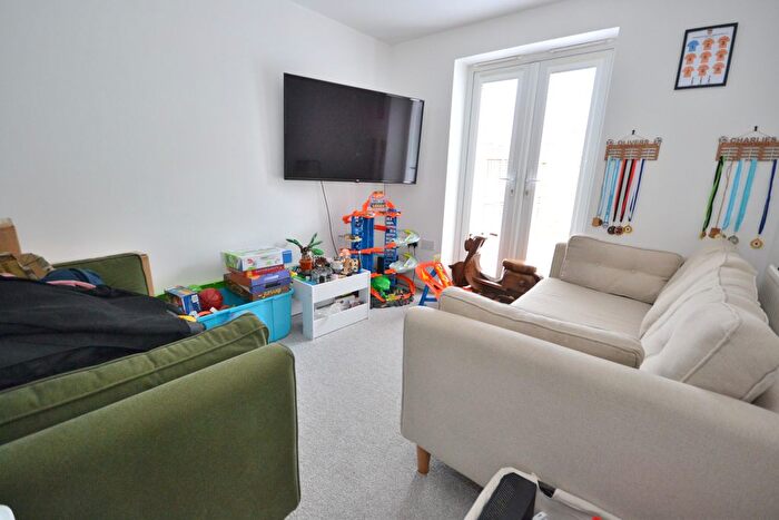 4 Bedroom Semi Detached House For Sale In Hornscroft Park, Kingswood, Hull, HU7