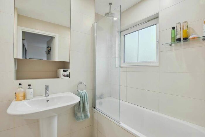 2 Bedroom Flat For Sale In Gladstone Road, London, W4