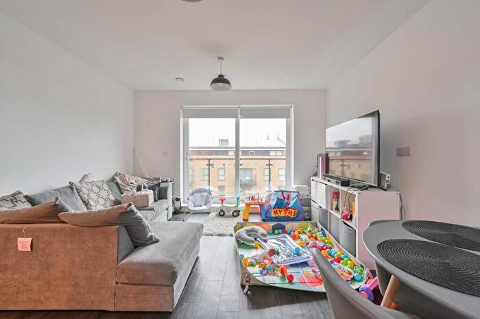 2 Bedroom Flat For Sale In The Embankment, Hemel Hempstead, HP3