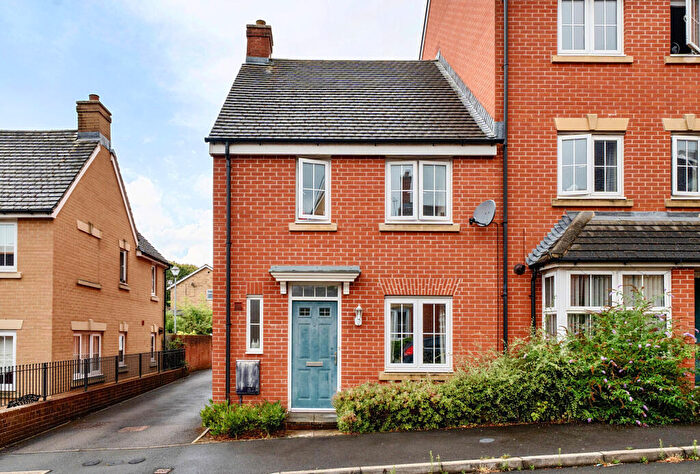 3 Bedroom End Of Terrace House For Sale In Jack Russell Close, Stroud, Gloucestershire, GL5