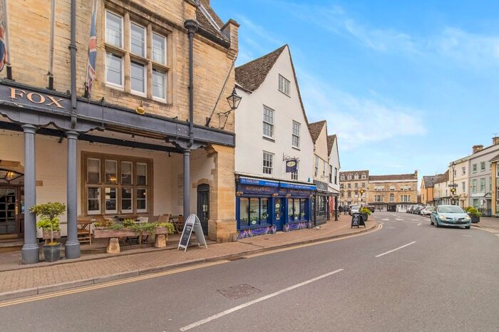 3 Bedroom Flat To Rent In Market Place, Tetbury, Gloucestershire, GL8