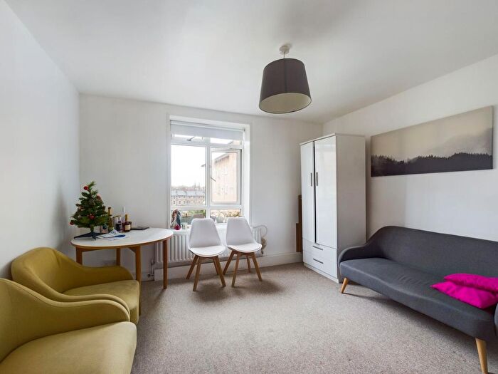 4 Bedroom Flat To Rent In Lansdowne Green, London, SW8