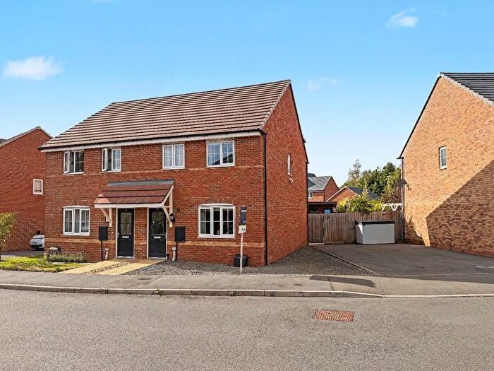 3 Bedroom Semi-Detached House For Sale In Haswell Road, Crick, NN6