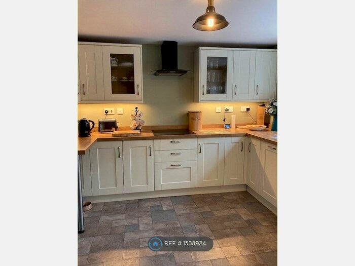 3 Bedroom Detached House To Rent In West Avenue, Talke, Stoke-On-Trent, ST7