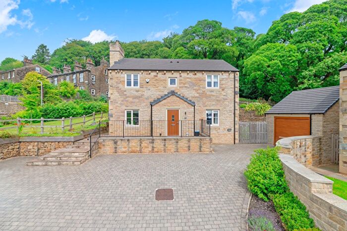 4 Bedroom Detached House For Sale In Eavestone Mews, Harden, Bingley, West Yorkshire, BD16