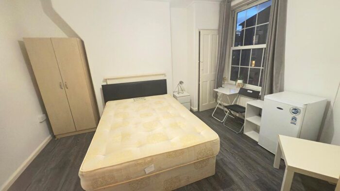 5 Bedroom Flat To Rent In Chicksand Street, London, E1