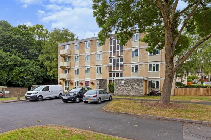 2 Bedroom Flat To Rent In Hillside Road, Bath, BA2