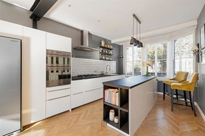 3 Bedroom End Of Terrace House For Sale In Henniker Gardens, East Ham, E6