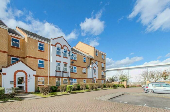 2 Bedroom Flat To Rent In Aaron Hill Road, Beckton, London, E6