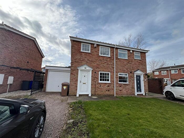 Semi-Detached House To Rent In Padstow Way, Stoke-On-Trent, ST4