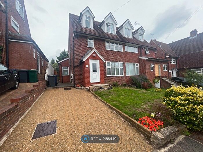 4 Bedroom Semi-Detached House To Rent In Sunnyfield, London, NW7