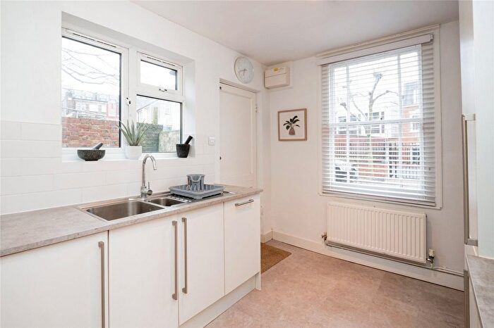 3 Bedroom End Of Terrace House For Sale In Culverden Square, Tunbridge Wells, Kent, TN4