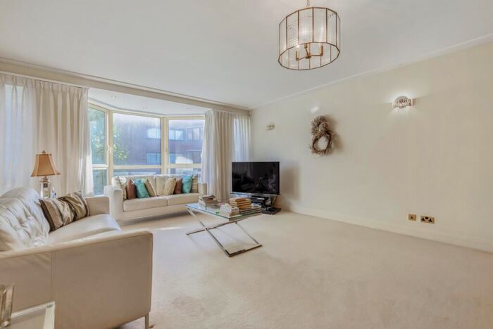 3 Bedroom Flat To Rent In Balmoral Court St John's Wood, NW8