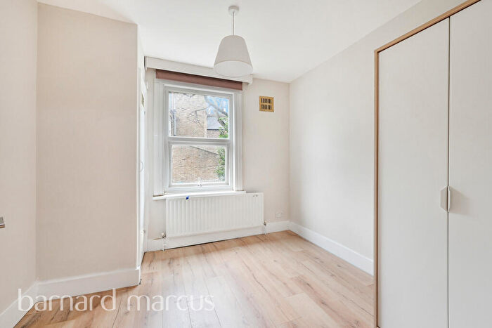 3 Bedroom Apartment To Rent In Lavender Hill, London, SW11