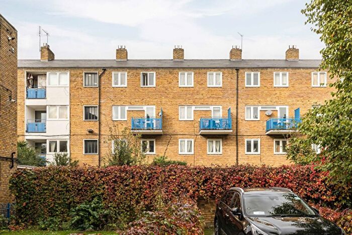 3 Bedroom Flat To Rent In Burbage Close, London, SE1