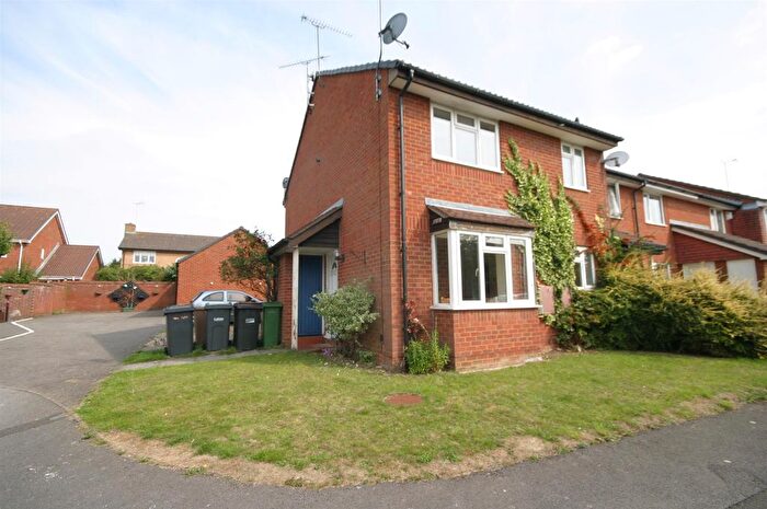 1 Bedroom Terraced House To Rent In Farrow Close, Luton, LU3