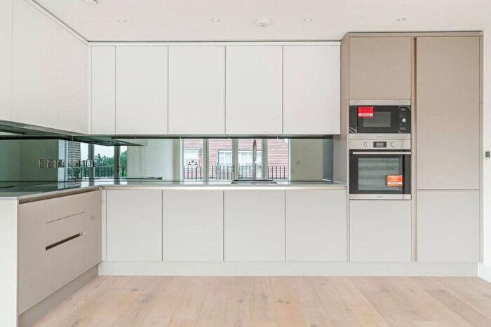 2 Bedroom Flat To Rent In High Road, Whetstone, London, N20