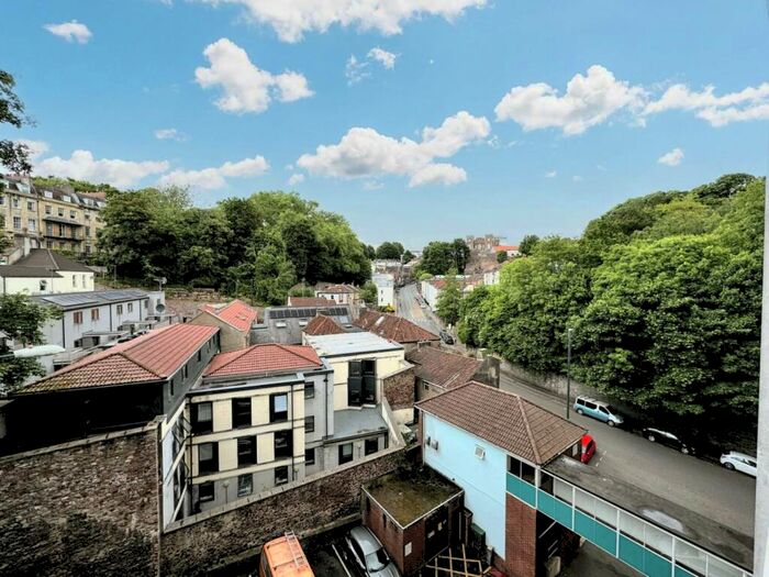 3 Bedroom Block Of Apartments To Rent In Jacobs Wells Road, Bristol, BS8